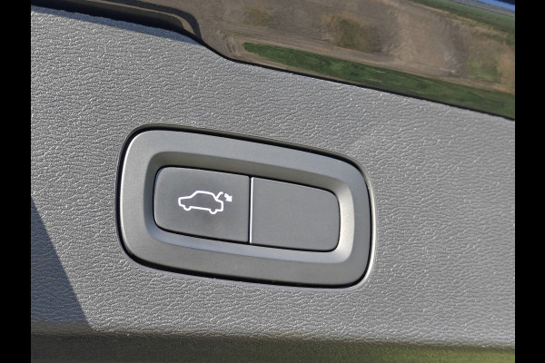 Volvo V60 T5 252PK Momentum | BLIS | Trekhaak | Elektr. Kofferklep | Carplay | ACC | PDC V+A | Camera Achter |