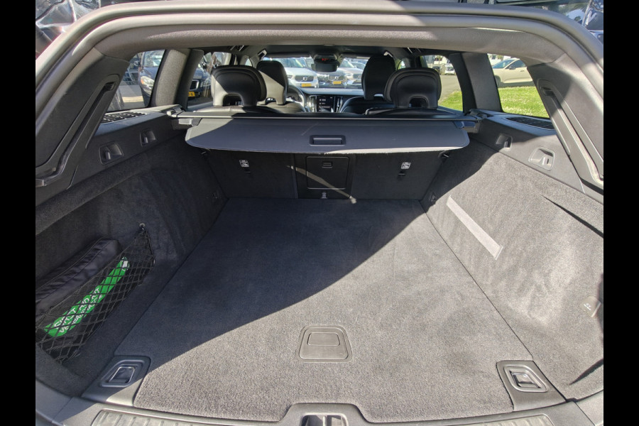 Volvo V60 T5 252PK Momentum | BLIS | Trekhaak | Elektr. Kofferklep | Carplay | ACC | PDC V+A | Camera Achter |