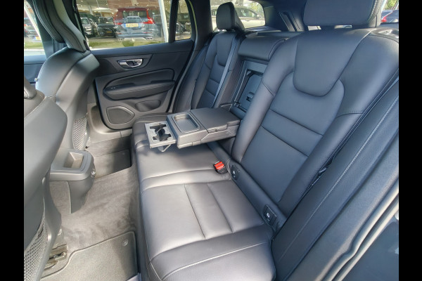 Volvo V60 T5 252PK Momentum | BLIS | Trekhaak | Elektr. Kofferklep | Carplay | ACC | PDC V+A | Camera Achter |