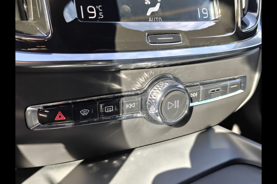 Volvo V60 T5 252PK Momentum | BLIS | Trekhaak | Elektr. Kofferklep | Carplay | ACC | PDC V+A | Camera Achter |