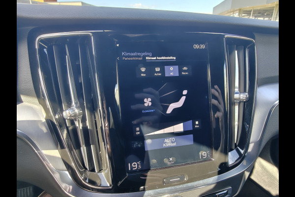 Volvo V60 T5 252PK Momentum | BLIS | Trekhaak | Elektr. Kofferklep | Carplay | ACC | PDC V+A | Camera Achter |