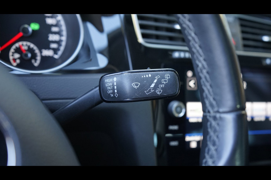 Volkswagen Golf 7.5 1.5 TSI R-Line ACC|ALCANTARA|CLIMA|DYNAUDIO|FULL LED|NAVIGATIE|STOELVERWARMING
