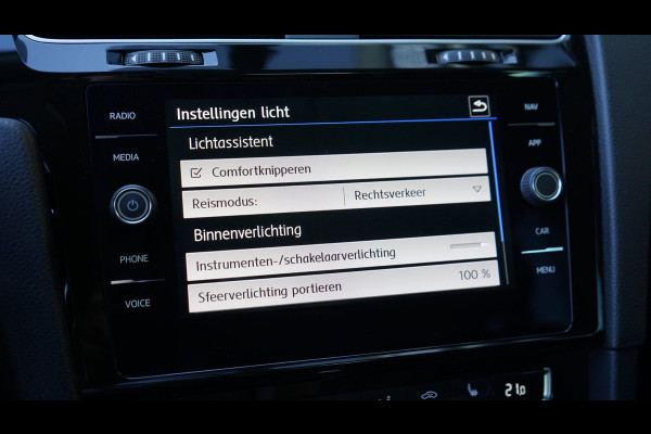 Volkswagen Golf 7.5 1.5 TSI R-Line ACC|ALCANTARA|CLIMA|DYNAUDIO|FULL LED|NAVIGATIE|STOELVERWARMING