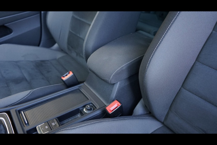 Volkswagen Golf 7.5 1.5 TSI R-Line ACC|ALCANTARA|CLIMA|DYNAUDIO|FULL LED|NAVIGATIE|STOELVERWARMING