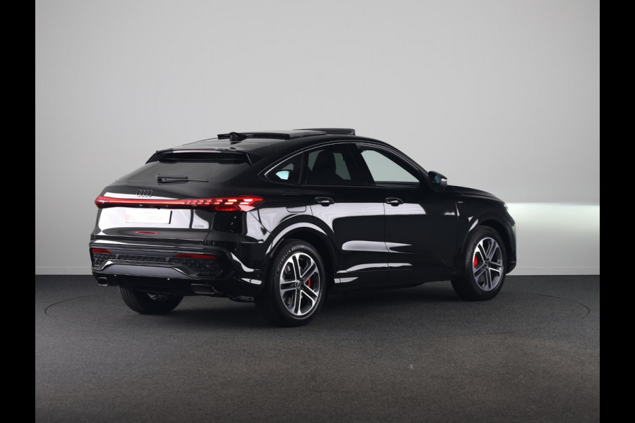 Audi Q5 Sportback S edition Competition e-hybrid 367 pk | Panorama-glasdak | Trekhaak, elektr | MMI experience plus met B&O | MMI bijrijdersdisplay |