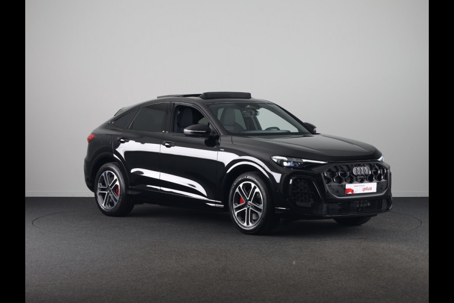 Audi Q5 Sportback S edition Competition e-hybrid 367 pk | Panorama-glasdak | Trekhaak, elektr | MMI experience plus met B&O | MMI bijrijdersdisplay |