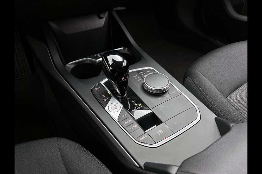 BMW 1-serie 118i Business Edition (NAVIGATIE, CARPLAY, PDC, LED, DEALER ONDERHOUDEN, 1e EIGENAAR)