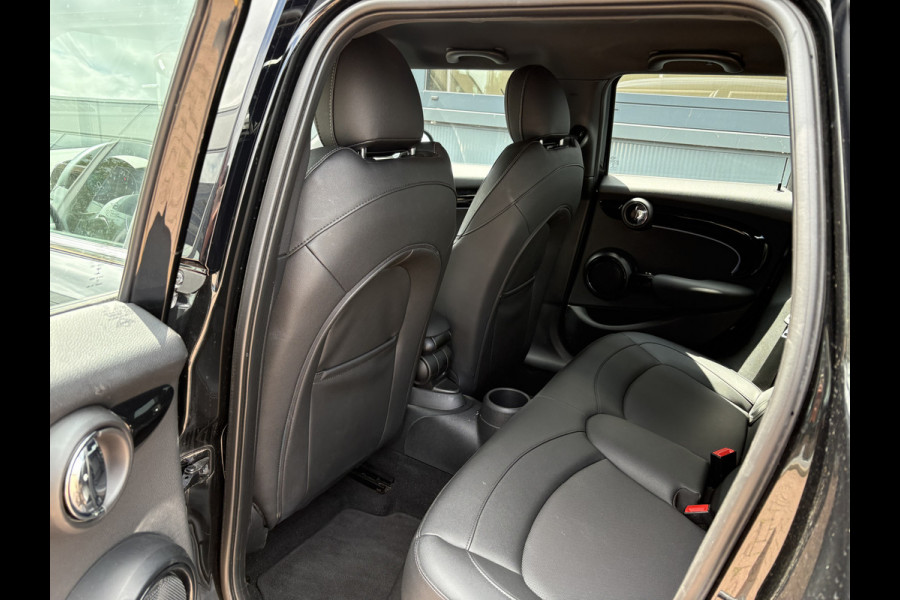 MINI 5-deurs 1.5 Cooper 136pk 5-drs. LEDER/NAVI/CARPLAY/CLIMA/CRUISE/PDC/LED
