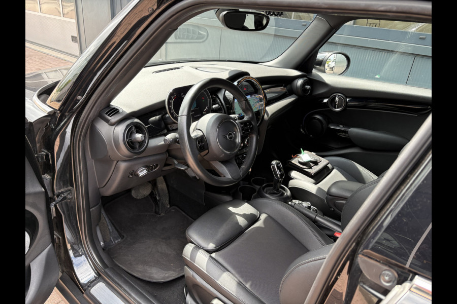 MINI 5-deurs 1.5 Cooper 136pk 5-drs. LEDER/NAVI/CARPLAY/CLIMA/CRUISE/PDC/LED