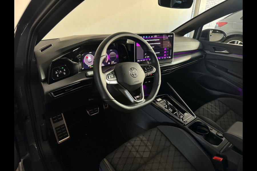 Volkswagen Golf 1.5 eTSI Pano|HuD|Trekhaak|360 Camera|Keyless|ACC|Sfeer|Lane Assist