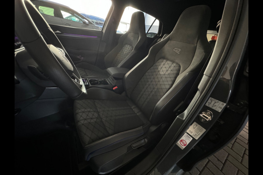 Volkswagen Golf 1.5 eTSI Pano|HuD|Trekhaak|360 Camera|Keyless|ACC|Sfeer|Lane Assist