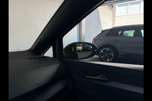 Volkswagen Golf 1.5 eTSI Pano|HuD|Trekhaak|360 Camera|Keyless|ACC|Sfeer|Lane Assist
