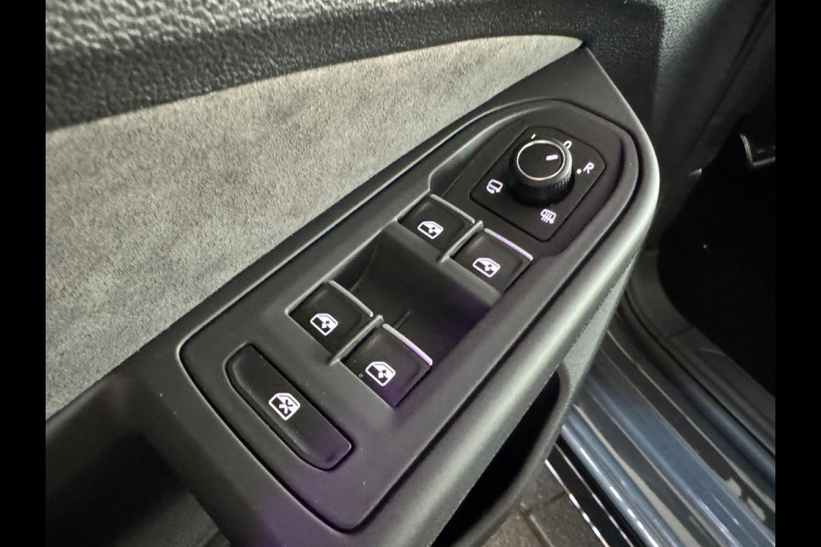 Volkswagen Golf 1.5 eTSI Pano|HuD|Trekhaak|360 Camera|Keyless|ACC|Sfeer|Lane Assist