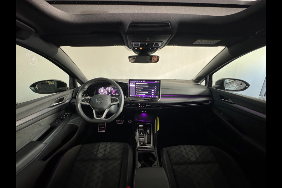 Volkswagen Golf 1.5 eTSI Pano|HuD|Trekhaak|360 Camera|Keyless|ACC|Sfeer|Lane Assist