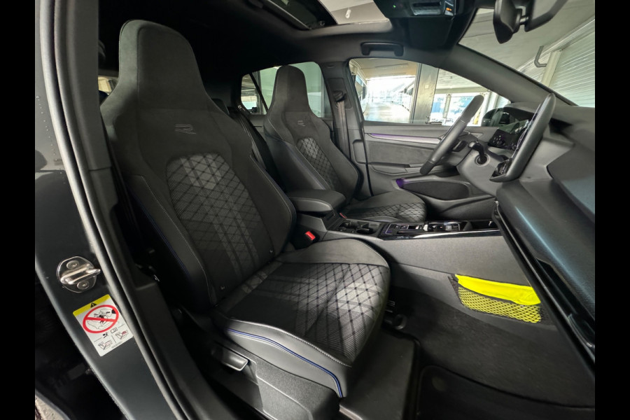 Volkswagen Golf 1.5 eTSI Pano|HuD|Trekhaak|360 Camera|Keyless|ACC|Sfeer|Lane Assist