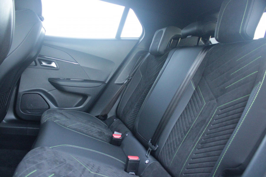 Peugeot e-2008 EV GT PACK 156PK 54 kWh | PANORAMISCH SCHUIF/KANTEL DAK | ALCANTARA EXECUTIVE INTERIOR INCL. VERWARMBARE VOORSTOELEN EN ELEKTRISCH VERSTELBARE BESTUURDERSSTOEL MET MASSAGE FUNCTIE | 18" LICHTMETALEN VELGEN "EVISSA" | VISION NAVIGATION & DRIVE ASSIST PLUS PACK: NAVIGATIE/DRAADLOZE TELEFOONLADER/ADAPTIVE CRUISE CONTROL MET LANE KEEPING & POSITIONING ASSIST INCL. STOP & GO FUNCTIE/HD-CAMERA VOOR/PASSIEVE DODEHOEKBEWAKING EN INSTAPVERLICHTING | WINTERPACK: STOELVERWARMING | WARMTEPOMP! | DRAADLOZE APPLE CARPLAY/ANDROID AUTO | FULL LED KOPLAMPEN | ACHTERUITRIJ CAMERA | PARK