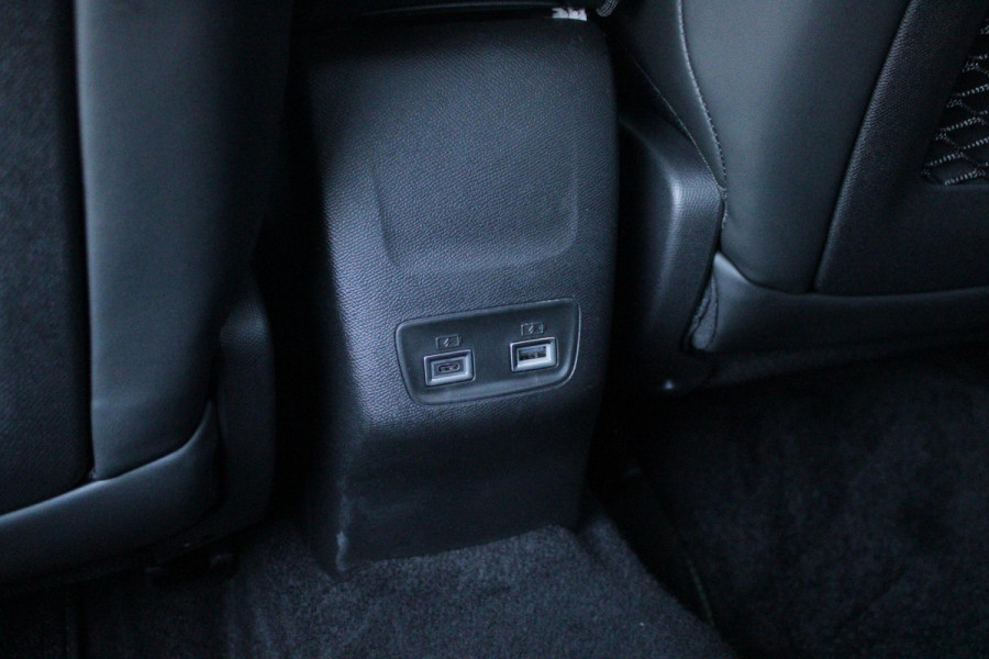 Peugeot e-2008 EV GT PACK 156PK 54 kWh | PANORAMISCH SCHUIF/KANTEL DAK | ALCANTARA EXECUTIVE INTERIOR INCL. VERWARMBARE VOORSTOELEN EN ELEKTRISCH VERSTELBARE BESTUURDERSSTOEL MET MASSAGE FUNCTIE | 18" LICHTMETALEN VELGEN "EVISSA" | VISION NAVIGATION & DRIVE ASSIST PLUS PACK: NAVIGATIE/DRAADLOZE TELEFOONLADER/ADAPTIVE CRUISE CONTROL MET LANE KEEPING & POSITIONING ASSIST INCL. STOP & GO FUNCTIE/HD-CAMERA VOOR/PASSIEVE DODEHOEKBEWAKING EN INSTAPVERLICHTING | WINTERPACK: STOELVERWARMING | WARMTEPOMP! | DRAADLOZE APPLE CARPLAY/ANDROID AUTO | FULL LED KOPLAMPEN | ACHTERUITRIJ CAMERA | PARK
