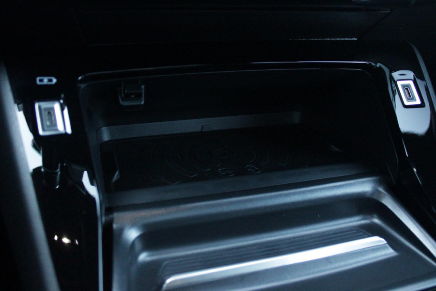Peugeot e-2008 EV GT PACK 156PK 54 kWh | PANORAMISCH SCHUIF/KANTEL DAK | ALCANTARA EXECUTIVE INTERIOR INCL. VERWARMBARE VOORSTOELEN EN ELEKTRISCH VERSTELBARE BESTUURDERSSTOEL MET MASSAGE FUNCTIE | 18" LICHTMETALEN VELGEN "EVISSA" | VISION NAVIGATION & DRIVE ASSIST PLUS PACK: NAVIGATIE/DRAADLOZE TELEFOONLADER/ADAPTIVE CRUISE CONTROL MET LANE KEEPING & POSITIONING ASSIST INCL. STOP & GO FUNCTIE/HD-CAMERA VOOR/PASSIEVE DODEHOEKBEWAKING EN INSTAPVERLICHTING | WINTERPACK: STOELVERWARMING | WARMTEPOMP! | DRAADLOZE APPLE CARPLAY/ANDROID AUTO | FULL LED KOPLAMPEN | ACHTERUITRIJ CAMERA | PARK