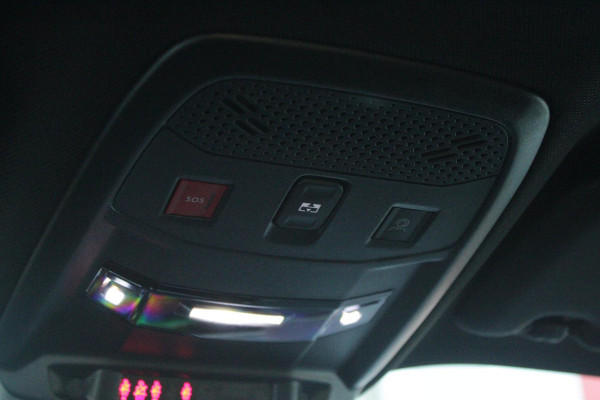 Peugeot e-2008 EV GT PACK 156PK 54 kWh | PANORAMISCH SCHUIF/KANTEL DAK | ALCANTARA EXECUTIVE INTERIOR INCL. VERWARMBARE VOORSTOELEN EN ELEKTRISCH VERSTELBARE BESTUURDERSSTOEL MET MASSAGE FUNCTIE | 18" LICHTMETALEN VELGEN "EVISSA" | VISION NAVIGATION & DRIVE ASSIST PLUS PACK: NAVIGATIE/DRAADLOZE TELEFOONLADER/ADAPTIVE CRUISE CONTROL MET LANE KEEPING & POSITIONING ASSIST INCL. STOP & GO FUNCTIE/HD-CAMERA VOOR/PASSIEVE DODEHOEKBEWAKING EN INSTAPVERLICHTING | WINTERPACK: STOELVERWARMING | WARMTEPOMP! | DRAADLOZE APPLE CARPLAY/ANDROID AUTO | FULL LED KOPLAMPEN | ACHTERUITRIJ CAMERA | PARK
