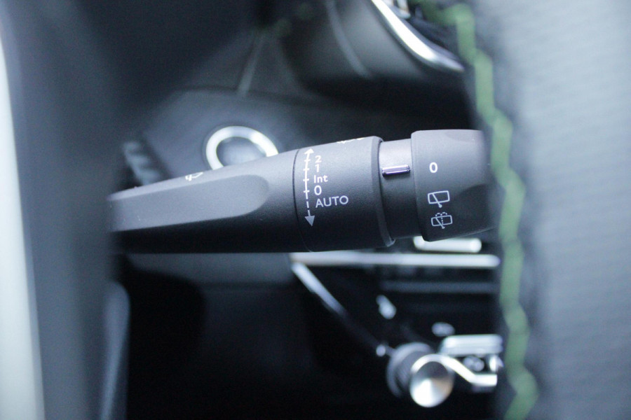 Peugeot e-2008 EV GT PACK 156PK 54 kWh | PANORAMISCH SCHUIF/KANTEL DAK | ALCANTARA EXECUTIVE INTERIOR INCL. VERWARMBARE VOORSTOELEN EN ELEKTRISCH VERSTELBARE BESTUURDERSSTOEL MET MASSAGE FUNCTIE | 18" LICHTMETALEN VELGEN "EVISSA" | VISION NAVIGATION & DRIVE ASSIST PLUS PACK: NAVIGATIE/DRAADLOZE TELEFOONLADER/ADAPTIVE CRUISE CONTROL MET LANE KEEPING & POSITIONING ASSIST INCL. STOP & GO FUNCTIE/HD-CAMERA VOOR/PASSIEVE DODEHOEKBEWAKING EN INSTAPVERLICHTING | WINTERPACK: STOELVERWARMING | WARMTEPOMP! | DRAADLOZE APPLE CARPLAY/ANDROID AUTO | FULL LED KOPLAMPEN | ACHTERUITRIJ CAMERA | PARK