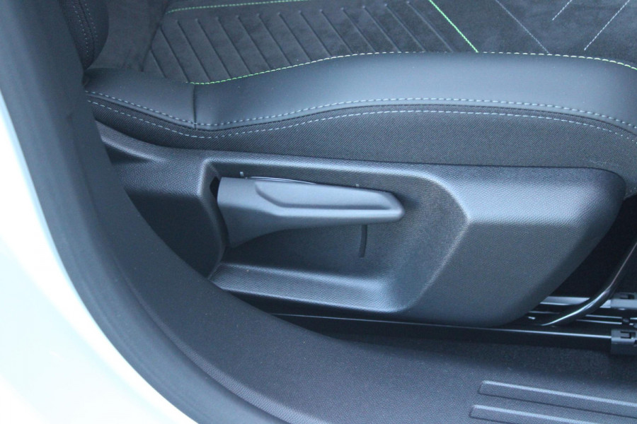 Peugeot e-2008 EV GT PACK 156PK 54 kWh | PANORAMISCH SCHUIF/KANTEL DAK | ALCANTARA EXECUTIVE INTERIOR INCL. VERWARMBARE VOORSTOELEN EN ELEKTRISCH VERSTELBARE BESTUURDERSSTOEL MET MASSAGE FUNCTIE | 18" LICHTMETALEN VELGEN "EVISSA" | VISION NAVIGATION & DRIVE ASSIST PLUS PACK: NAVIGATIE/DRAADLOZE TELEFOONLADER/ADAPTIVE CRUISE CONTROL MET LANE KEEPING & POSITIONING ASSIST INCL. STOP & GO FUNCTIE/HD-CAMERA VOOR/PASSIEVE DODEHOEKBEWAKING EN INSTAPVERLICHTING | WINTERPACK: STOELVERWARMING | WARMTEPOMP! | DRAADLOZE APPLE CARPLAY/ANDROID AUTO | FULL LED KOPLAMPEN | ACHTERUITRIJ CAMERA | PARK