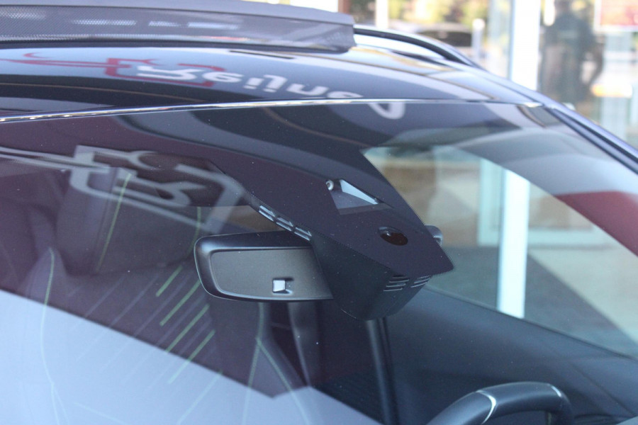 Peugeot e-2008 EV GT PACK 156PK 54 kWh | PANORAMISCH SCHUIF/KANTEL DAK | ALCANTARA EXECUTIVE INTERIOR INCL. VERWARMBARE VOORSTOELEN EN ELEKTRISCH VERSTELBARE BESTUURDERSSTOEL MET MASSAGE FUNCTIE | 18" LICHTMETALEN VELGEN "EVISSA" | VISION NAVIGATION & DRIVE ASSIST PLUS PACK: NAVIGATIE/DRAADLOZE TELEFOONLADER/ADAPTIVE CRUISE CONTROL MET LANE KEEPING & POSITIONING ASSIST INCL. STOP & GO FUNCTIE/HD-CAMERA VOOR/PASSIEVE DODEHOEKBEWAKING EN INSTAPVERLICHTING | WINTERPACK: STOELVERWARMING | WARMTEPOMP! | DRAADLOZE APPLE CARPLAY/ANDROID AUTO | FULL LED KOPLAMPEN | ACHTERUITRIJ CAMERA | PARK