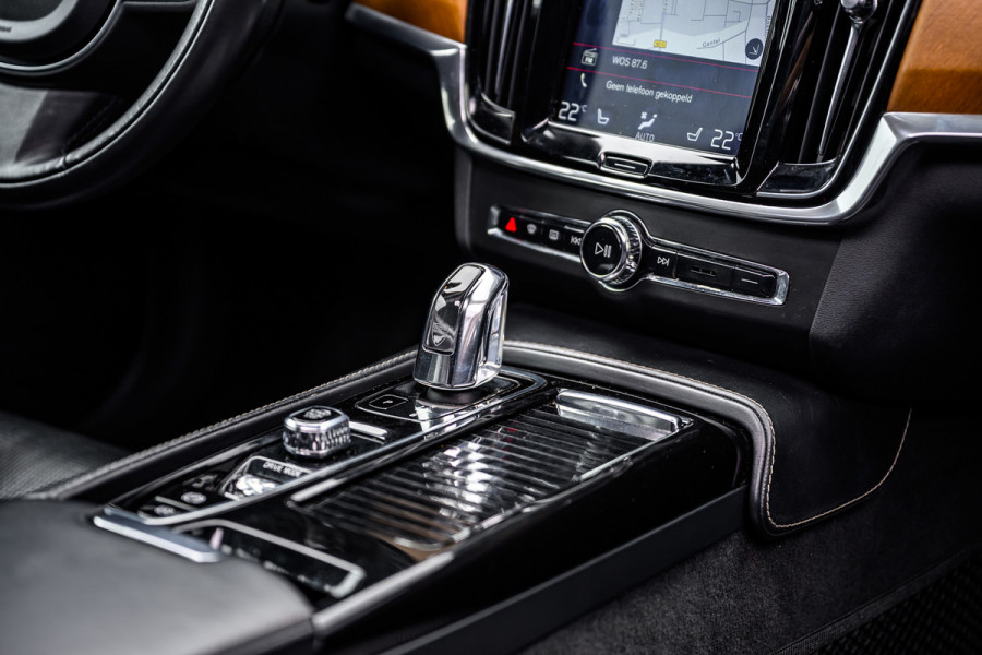 Volvo S90 2.0 T8 AWD Inscription /Pano/massage/B&W/360