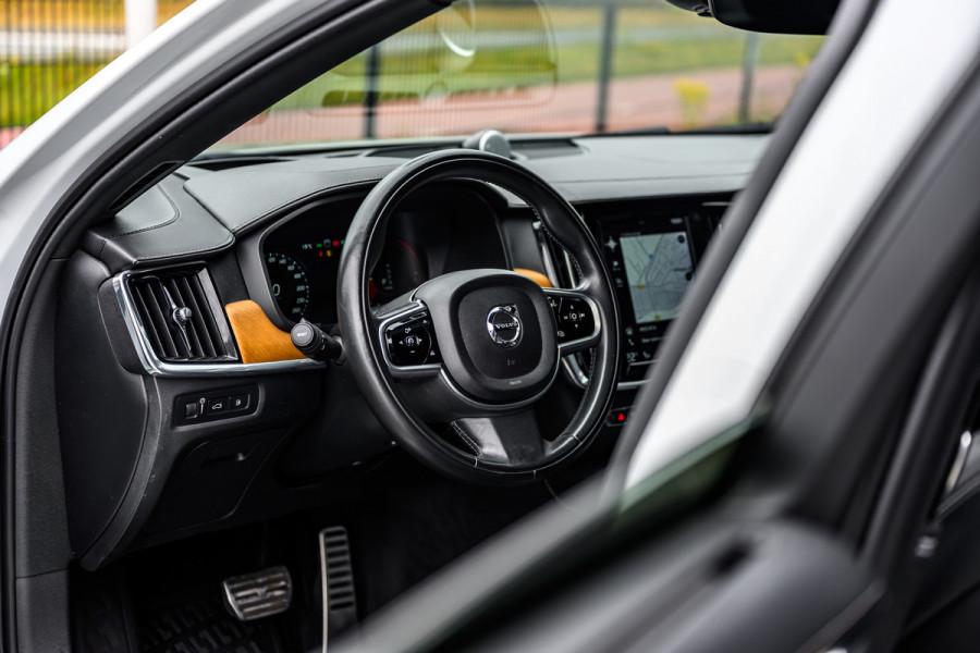 Volvo S90 2.0 T8 AWD Inscription /Pano/massage/B&W/360