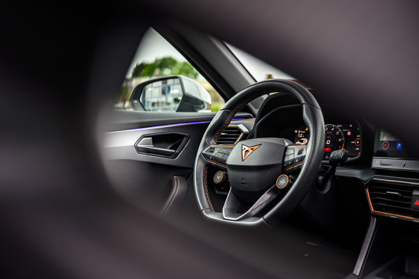 CUPRA Formentor 2.0 TSI 4DRIVE /Pano/Carbon/Kuipstoelen/310pk