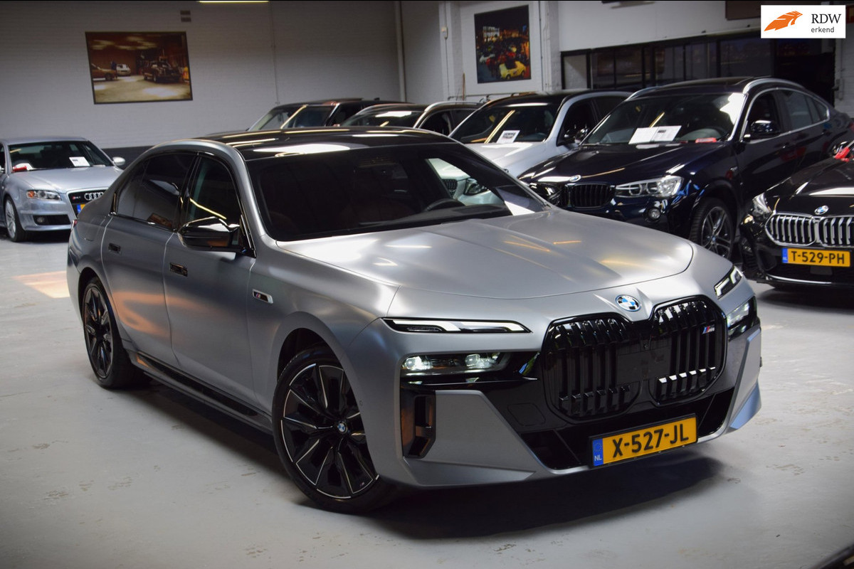 BMW 7 Serie M760e xDrive Navi|Massage|Theater Screen|Auto-Doors|Frozen Deep Grey|Nwp.180.000|BTW