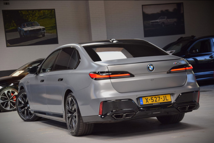 BMW 7 Serie M760e xDrive Navi|Massage|Theater Screen|Auto-Doors|Frozen Deep Grey|Nwp.180.000|BTW