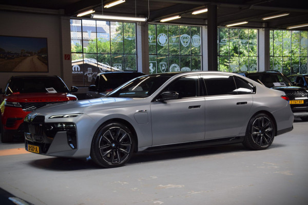 BMW 7 Serie M760e xDrive Navi|Massage|Theater Screen|Auto-Doors|Frozen Deep Grey|Nwp.180.000|BTW