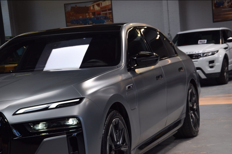 BMW 7 Serie M760e xDrive Navi|Massage|Theater Screen|Auto-Doors|Frozen Deep Grey|Nwp.180.000|BTW