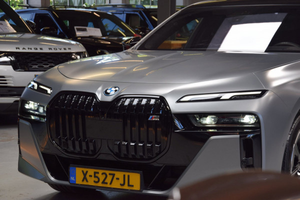 BMW 7 Serie M760e xDrive Navi|Massage|Theater Screen|Auto-Doors|Frozen Deep Grey|Nwp.180.000|BTW