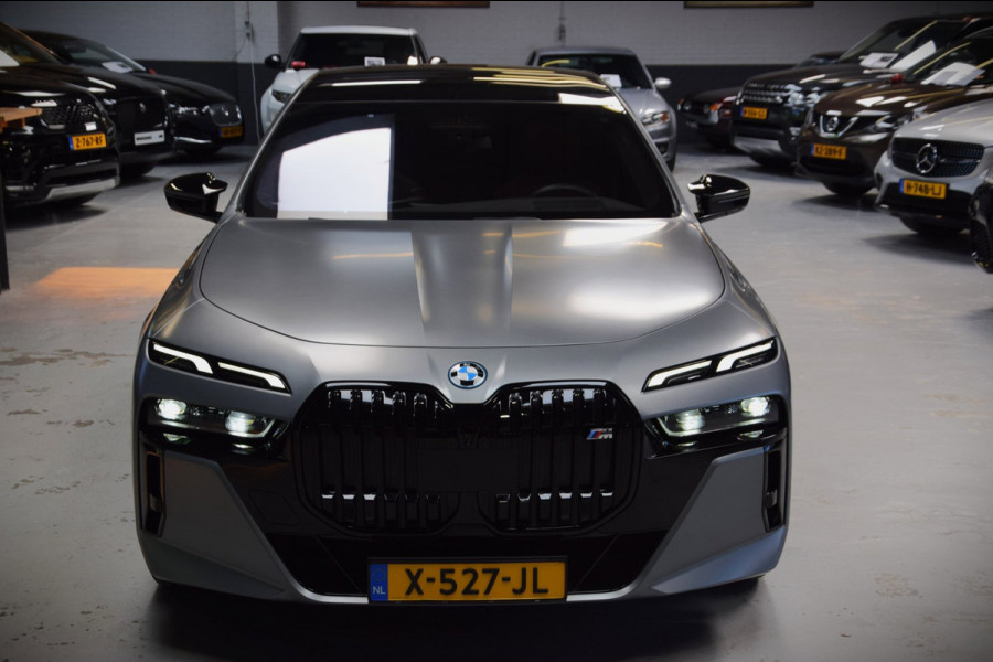 BMW 7 Serie M760e xDrive Navi|Massage|Theater Screen|Auto-Doors|Frozen Deep Grey|Nwp.180.000|BTW