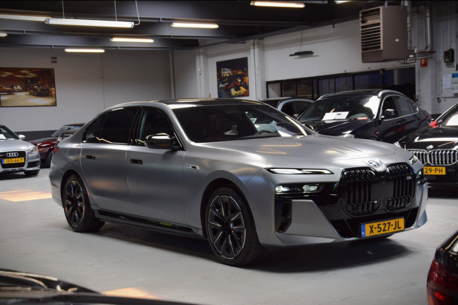 BMW 7 Serie M760e xDrive Navi|Massage|Theater Screen|Auto-Doors|Frozen Deep Grey|Nwp.180.000|BTW