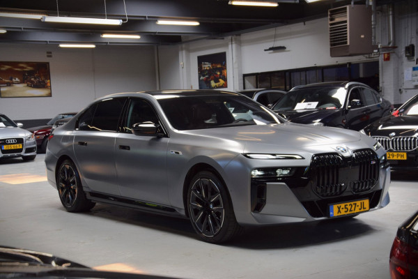 BMW 7 Serie M760e xDrive Navi|Massage|Theater Screen|Auto-Doors|Frozen Deep Grey|Nwp.180.000|BTW