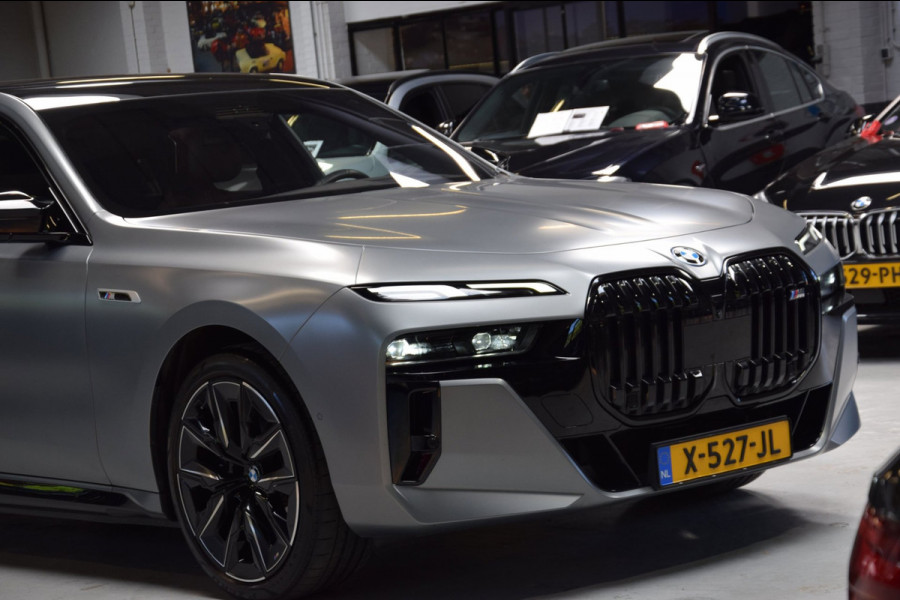 BMW 7 Serie M760e xDrive Navi|Massage|Theater Screen|Auto-Doors|Frozen Deep Grey|Nwp.180.000|BTW