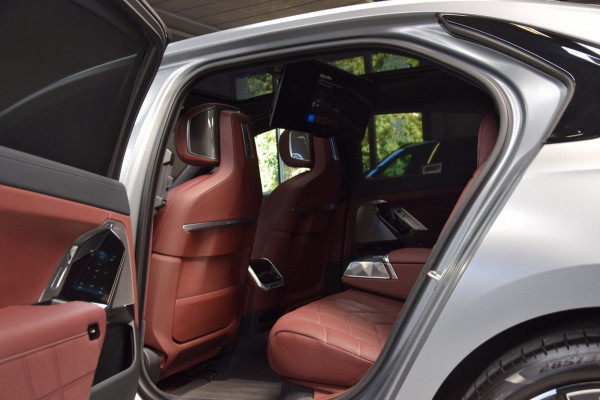 BMW 7 Serie M760e xDrive Navi|Massage|Theater Screen|Auto-Doors|Frozen Deep Grey|Nwp.180.000|BTW