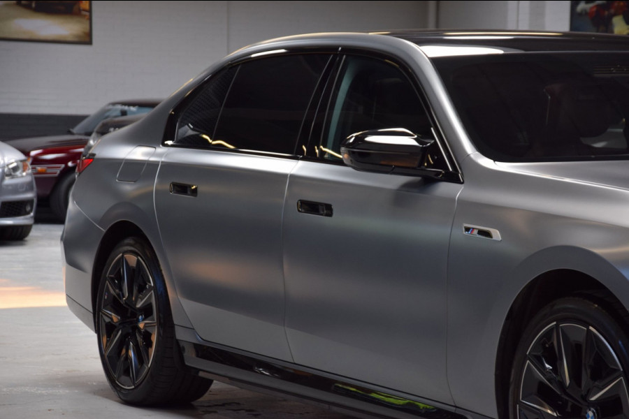BMW 7 Serie M760e xDrive Navi|Massage|Theater Screen|Auto-Doors|Frozen Deep Grey|Nwp.180.000|BTW