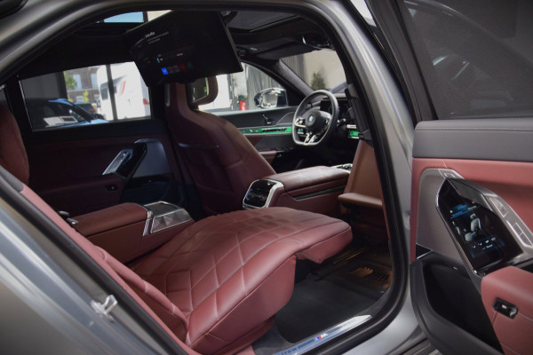 BMW 7 Serie M760e xDrive Navi|Massage|Theater Screen|Auto-Doors|Frozen Deep Grey|Nwp.180.000|BTW