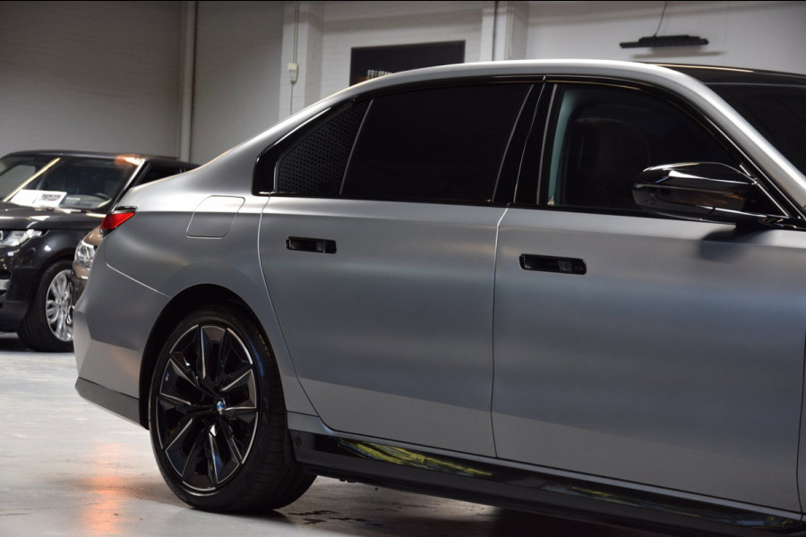 BMW 7 Serie M760e xDrive Navi|Massage|Theater Screen|Auto-Doors|Frozen Deep Grey|Nwp.180.000|BTW