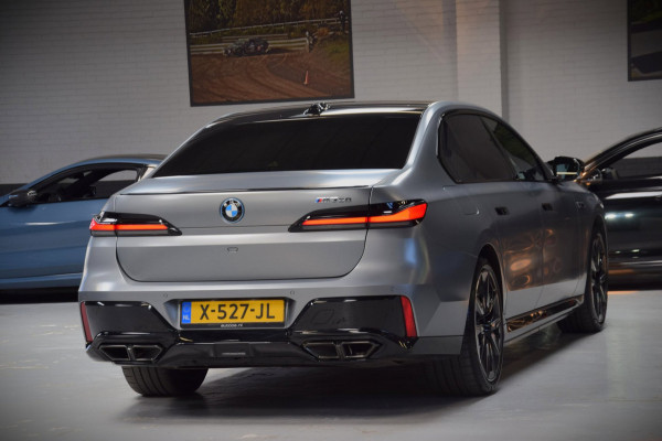 BMW 7 Serie M760e xDrive Navi|Massage|Theater Screen|Auto-Doors|Frozen Deep Grey|Nwp.180.000|BTW