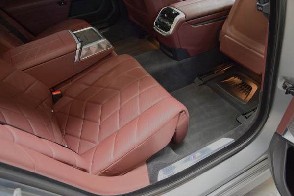 BMW 7 Serie M760e xDrive Navi|Massage|Theater Screen|Auto-Doors|Frozen Deep Grey|Nwp.180.000|BTW