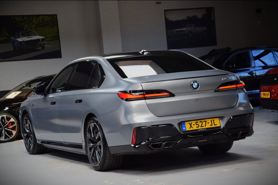 BMW 7 Serie M760e xDrive Navi|Massage|Theater Screen|Auto-Doors|Frozen Deep Grey|Nwp.180.000|BTW