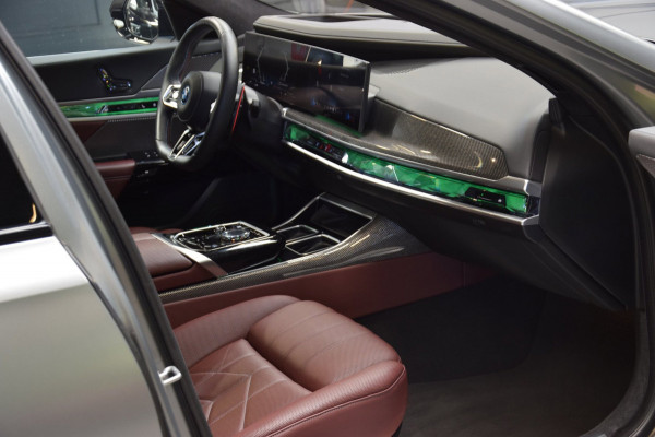 BMW 7 Serie M760e xDrive Navi|Massage|Theater Screen|Auto-Doors|Frozen Deep Grey|Nwp.180.000|BTW