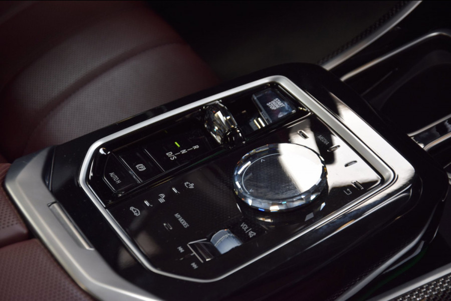 BMW 7 Serie M760e xDrive Navi|Massage|Theater Screen|Auto-Doors|Frozen Deep Grey|Nwp.180.000|BTW