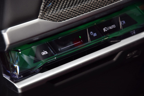 BMW 7 Serie M760e xDrive Navi|Massage|Theater Screen|Auto-Doors|Frozen Deep Grey|Nwp.180.000|BTW