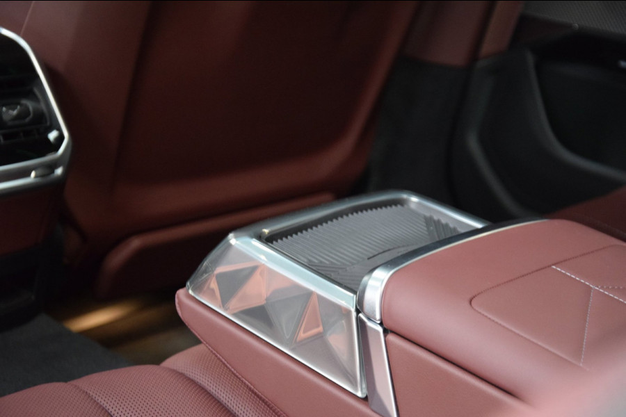 BMW 7 Serie M760e xDrive Navi|Massage|Theater Screen|Auto-Doors|Frozen Deep Grey|Nwp.180.000|BTW