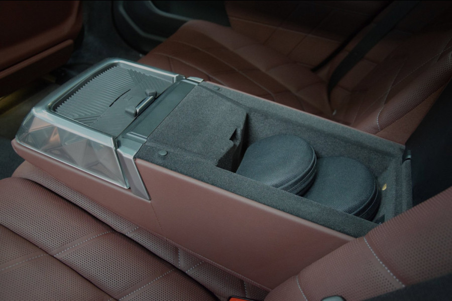 BMW 7 Serie M760e xDrive Navi|Massage|Theater Screen|Auto-Doors|Frozen Deep Grey|Nwp.180.000|BTW